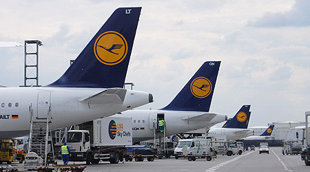 Lufthansa-Flugzeuge (Quelle: pixelio.de - O. Fischer)