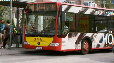Stadtbus auf der Neckarbr&uuml;cke (Quelle: BWeins)