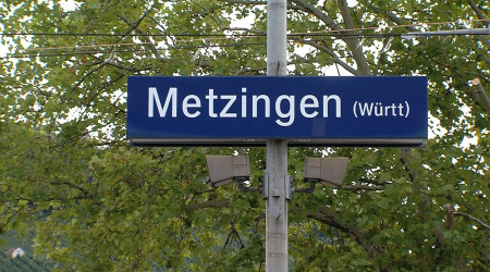 Bahnhofsschild Metzingen (Quelle: BWeins)