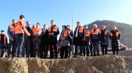 Besucher der Baustelle B28 in Bad Urach (Quelle: BWeins)