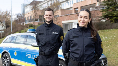 Die neue Polizeiuniform aus funktionalem und stichhemmendem Stoff (Quelle: Innenministerium Baden-W&uuml;rttemberg / Leif Piechowski)