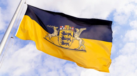 Flagge mit Wappen (Quelle: Staatsministerium Baden-W&uuml;rttemberg)