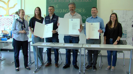 Kooperationsvertrag zwischen Sch&ouml;nbein-Realschule, ElringKlinger AG und Gebr. Knauer GmbH und Co. KG (Quelle: BWeins)