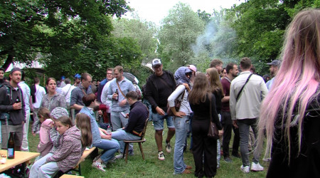 Feier nach Stocherkahnrennen (Quelle: BWeins)