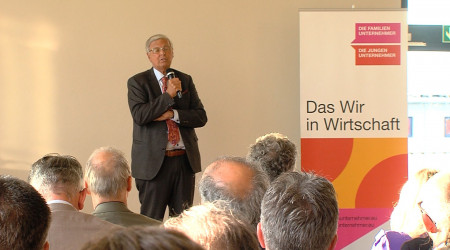 Wolfgang Bosbach bei der Jahresauptversammlung der Familien Unternehmer und Jungen Unternehmer (Quelle: BWeins)
