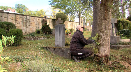 Pflegeeinsatz auf dem Stadtfriedhof T&uuml;bingen (Quelle: BWeins)