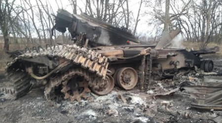 Ausgebrannter russischer Panzer beim Dorf Velika Vis in der Region Czernihiv. (Quelle: Ukrainische Streitkräfte)